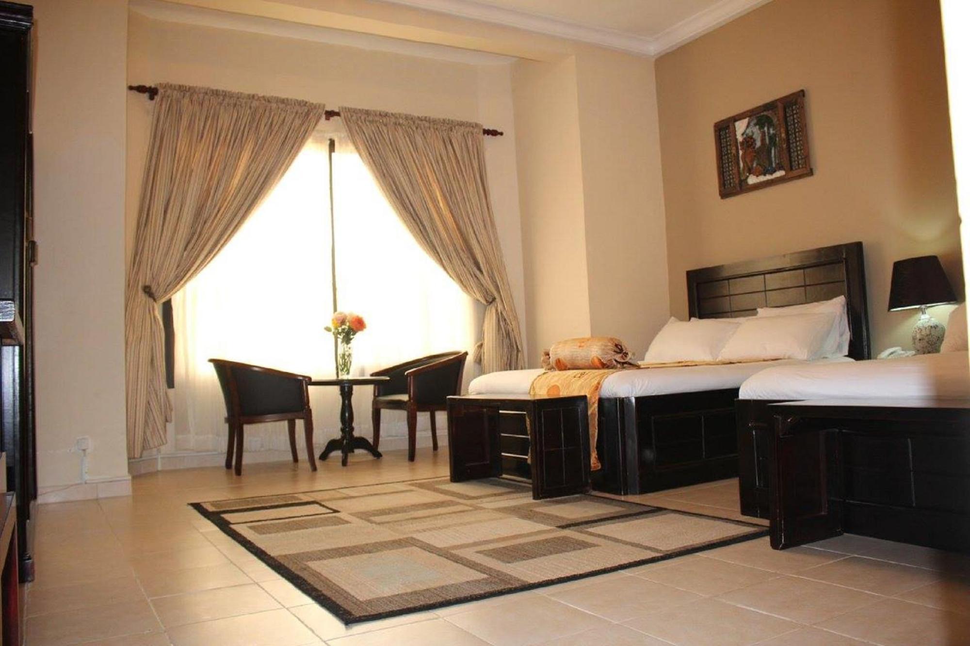 Palm Spring Resort Monrovia Exterior foto